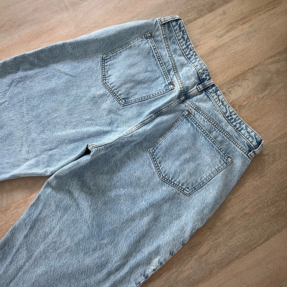 Abercrombie & Fitch Women’s Curve Love Light Denim Jeans - Picture 5 of 7